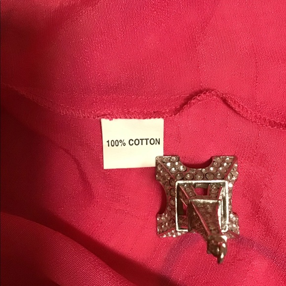 TWO WOMEN AND A TRUNK top - Picture 5 of 6